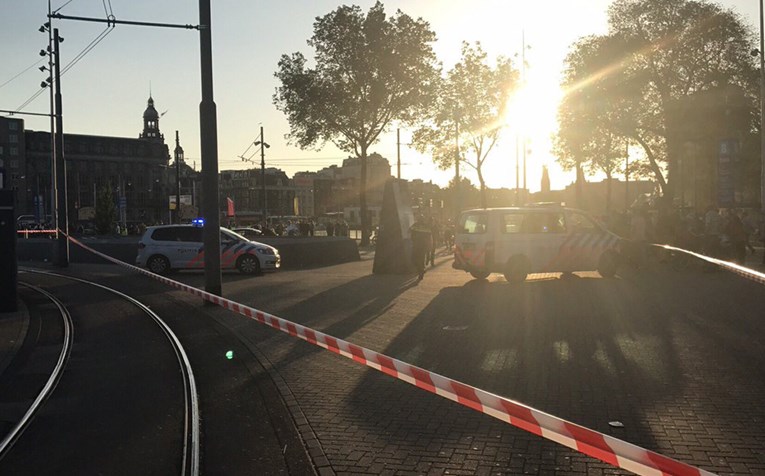Čovjek se automobilom zabio u ljude u Amsterdamu, policija poručila kako se ne radi o terorizmu