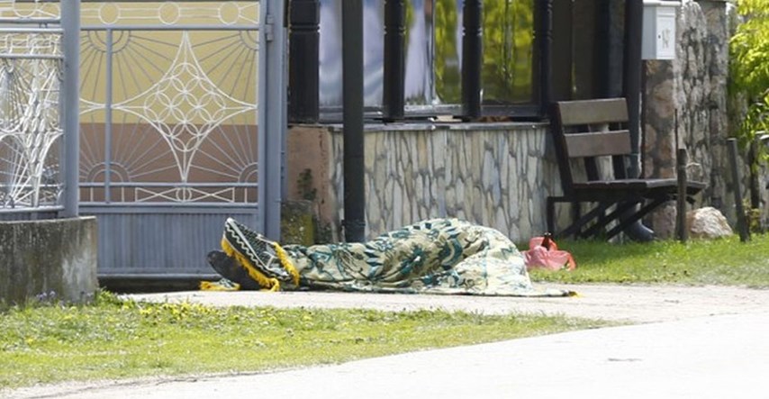 FOTO Muškarac u selu u Srbiji pobio cijelu obitelj, leševi još leže po ulici