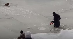 VIDEO Hrabri čovjek spasio je psa koji se utapao u ledenom jezeru