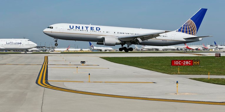 United Airlines će platiti putniku kojeg su izbacili, iznos je nepoznat