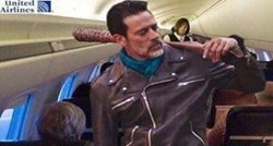 FOTO Internet se jako sprda s kompanijom koja je izbacila putnika iz aviona, fore su nemilosrdne