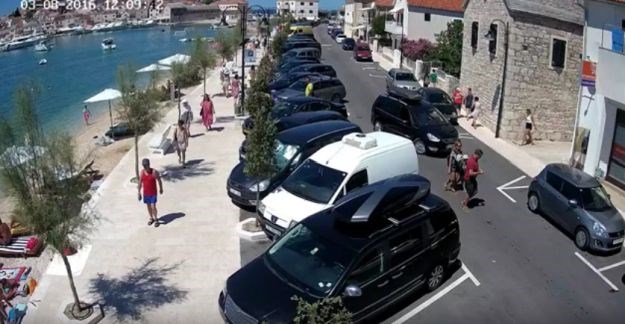 VIDEO Usred bijela dana na primoštenskoj rivi ukrali punjač za električne automobile