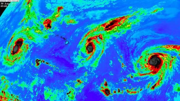 Prvi put u povijesti mjerenja tri velika uragana istovremeno haraju Pacifikom