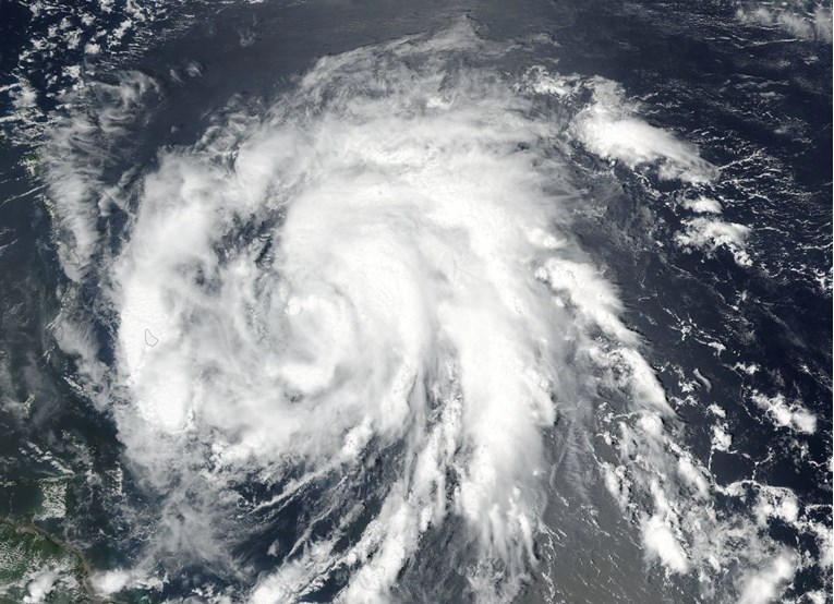 Uragan Maria jača: Prijeti područjima koje je razorila Irma
