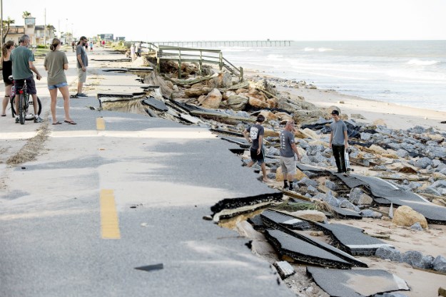 Uragan Matthew skrenuo prema moru, vlasti upozoravaju: "Još uvijek je smrtno opasan"