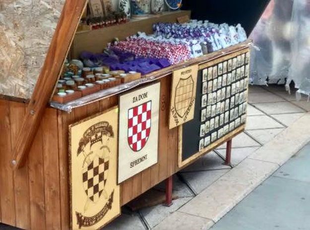 Ustašija u Splitu: U centru grada prodaju se obilježja izdajničke, fašističke i zločinačke NDH