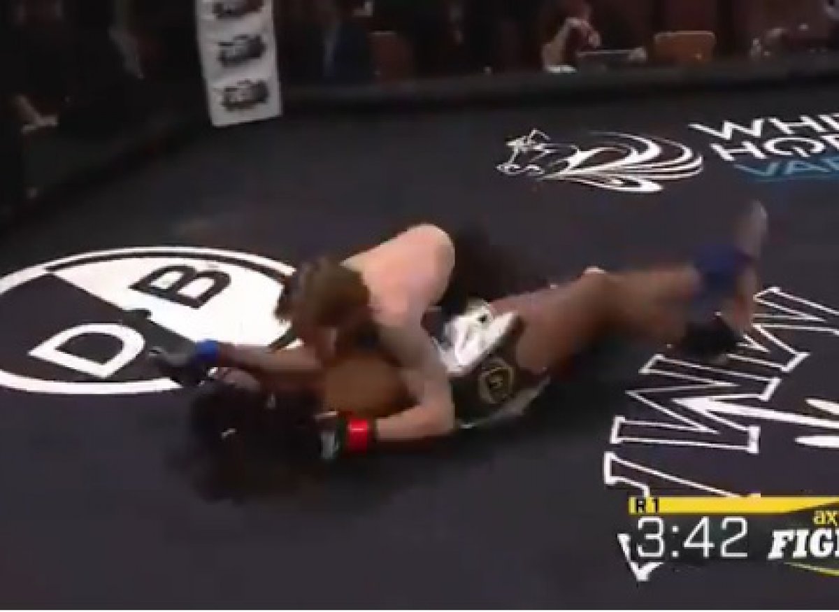 Pogledajte kako je MMA borac nokautirao samog sebe