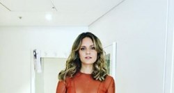 FOTO Prozirna haljina s uzorkom jajnika podijelila internet, je li seksi pjevačica pretjerala?