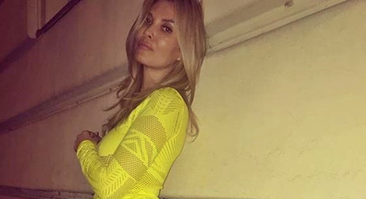 Vanja Halilović u ultra kratkoj minici pokazala savršene noge i guzu