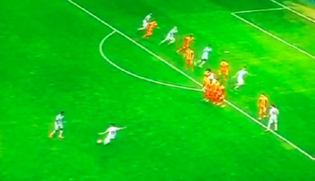 Van Persie, ovo će te izvući iz depresije: Majstor zabio golčinu iz slobodnjaka
