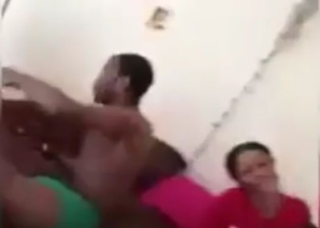 VIDEO Otkrila da je muž vara pa se urotila s ljubavnicom, pogledajte što su mu učinile