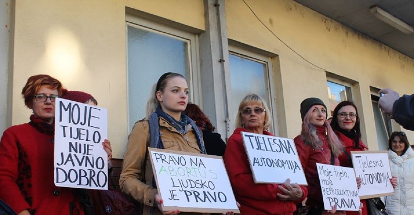 FOTO Prosvjed protiv molitelja u Varaždinu: "Žena je čovjek, a ne inkubator"