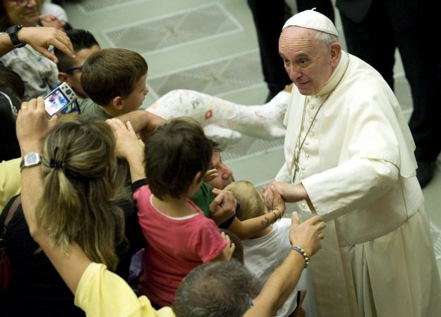 Papa udomio prvu izbjegličku obitelj