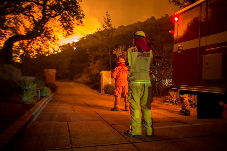 FOTO, VIDEO Kalifornija danima gori, bogataši nemoćno gledaju kako im se požar približava kućama