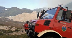 Požari u Lici: Zbog izdimljavanja vatrogasci još uvijek dežuraju