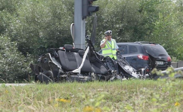 Tragedija slovenskih nogometaša podsjetila na hrvatsku: Nerođeno dijete ostalo je bez oca, a pozivnice za vjenčanje razbacane po cesti