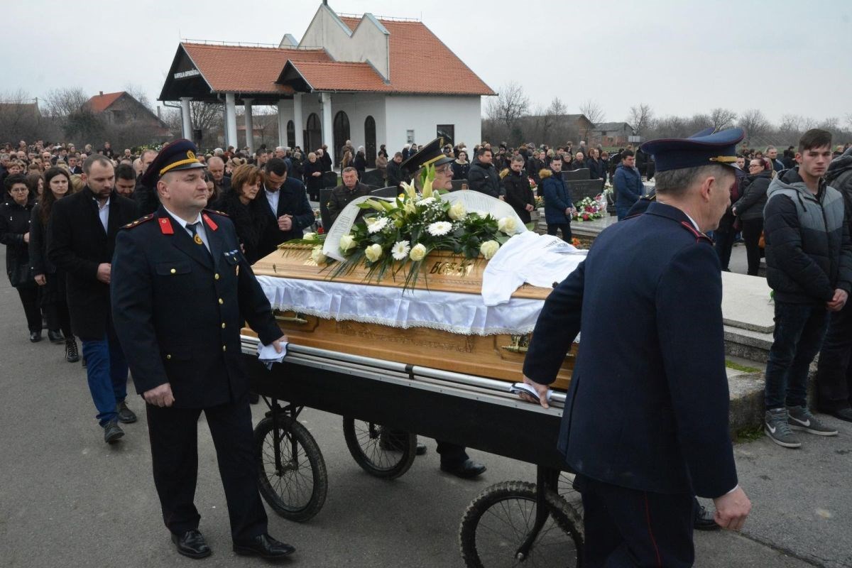 U VELIKOJ SPROVOD KAKAV SE NE PAMTI Tisuće se oprostile od Bruna Bobana