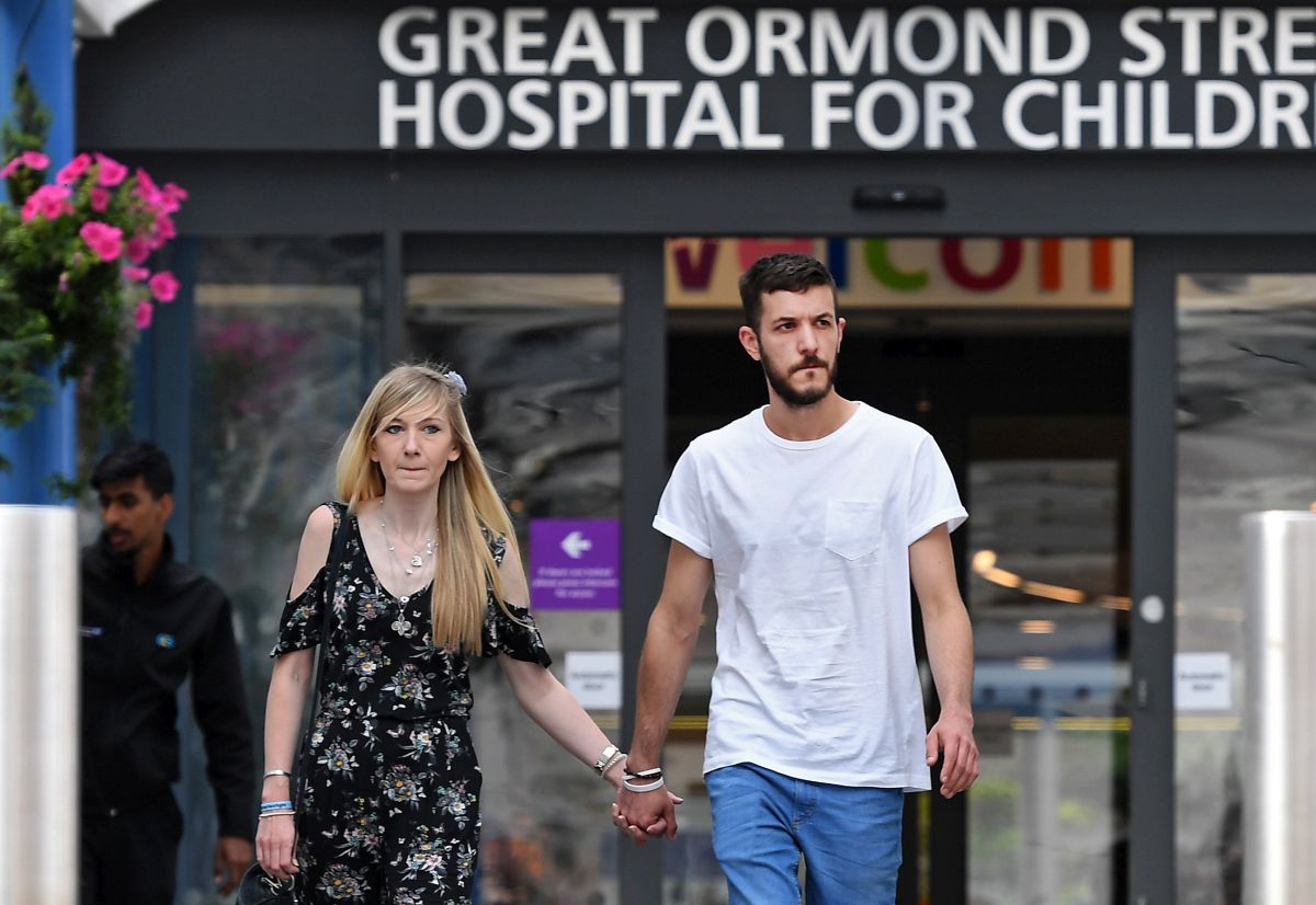 Tužan slučaj bolesnog dječaka koji umire u Britaniji: Roditelji ga žele odvesti u SAD, sud im ne da