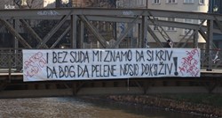 Transparent Mladiću u Sarajevu: "I bez suda mi znamo da si kriv, dabogda pelene nosio dok si živ"