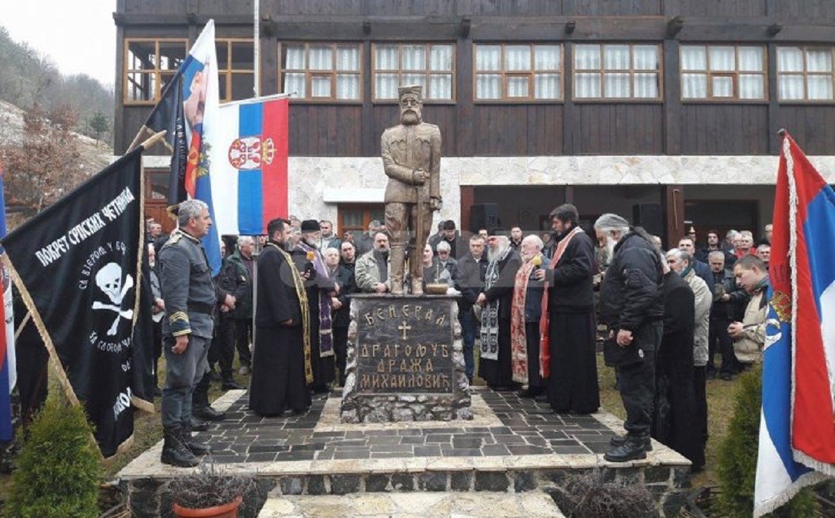 FOTO Na godišnjicu smrti Ive Andrića njegovim gradom marširaju četnici