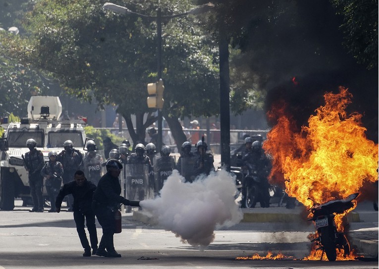 Madurove snage okružile ured tužiteljice u Venezueli