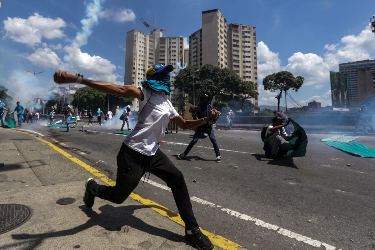 Politička kriza u Venezueli raste, tisuće ljudi izašlo je na ulice