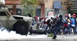VIDEO Nacionalna garda u Venezueli na studente krenula oklopnim vozilima i gumenim mecima