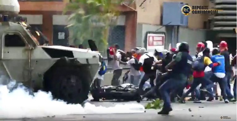 VIDEO Nacionalna garda u Venezueli na studente krenula oklopnim vozilima i gumenim mecima
