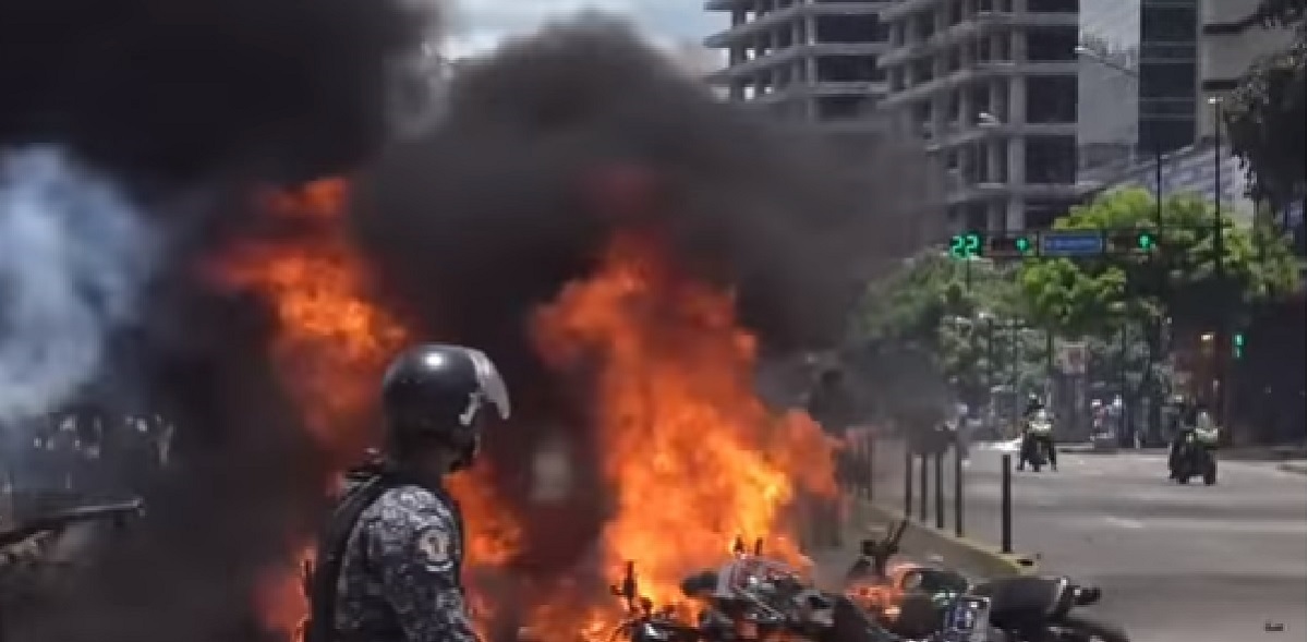 UZNEMIRUJUĆI VIDEO U sukobima između policije i prosvjednika u Venezueli najmanje 10 mrtvih