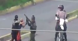 UZNEMIRUJUĆA SNIMKA Policija u Venezueli brutalno pretukla bolesnog muškarca, dvoje ljudi ubijeno