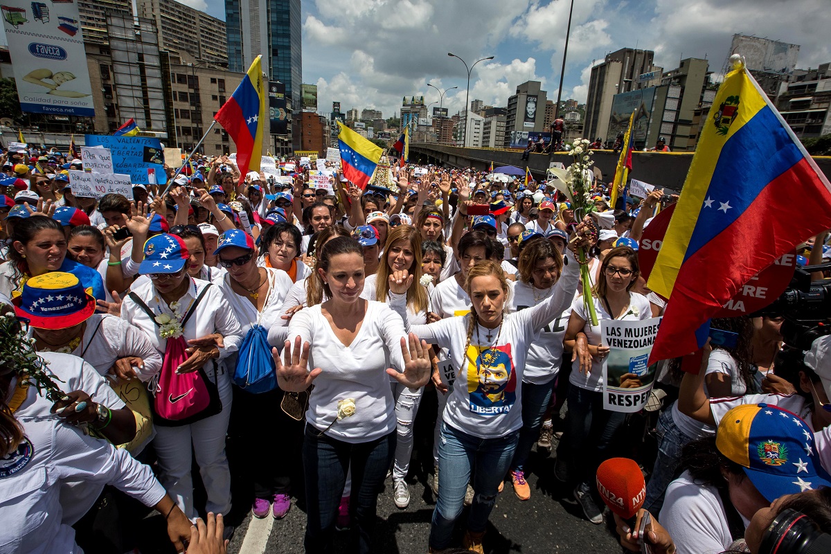 Tisuće žena odjevenih u bijelo marširalo ulicama Venezuele