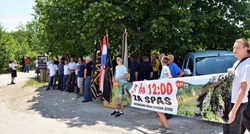 Veterani na Plitvicama prosvjedovali protiv apartmana, tijelima će braniti prolazak autobusa