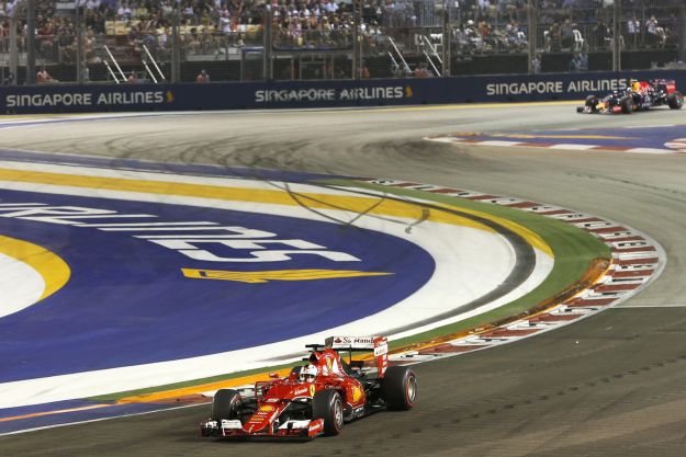 Vettel izbjegao gledatelja na stazi i slavio u Singapuru, Hamilton odustao