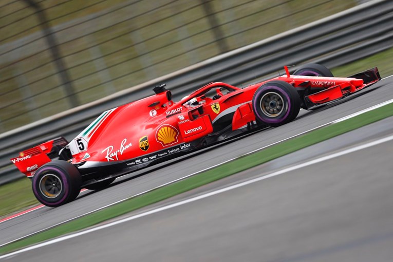 Vettel rekordom staze do pole positiona u Šangaju