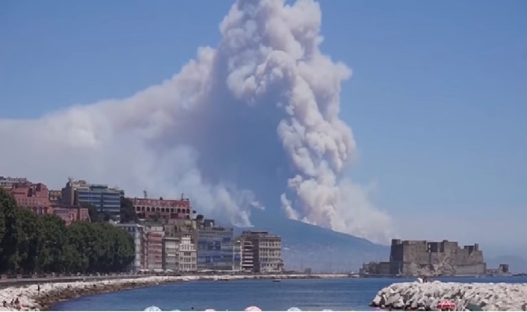 VIDEO Za požar na padinama Vezuva kriva je mafija koja je palila žive mačke