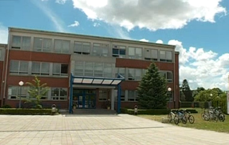 Profesor optužen za pedofiliju nesmetano radi u tri škole u Daruvaru i Bjelovaru