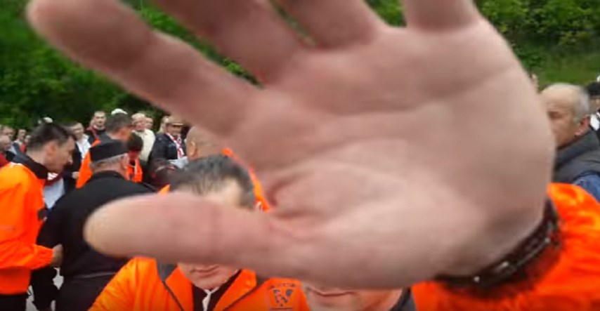 VIDEO Hrvatski zaštitar u Bleiburgu napao austrijskog novinara