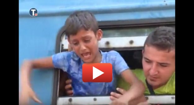Dramatične snimke iz Makedonije: Dječak vrištao za majkom koja nije uspjela ući u vlak pun migranata