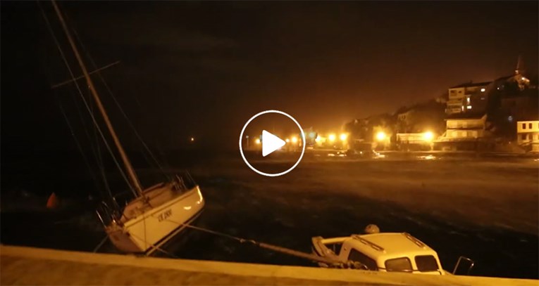 VIDEO Pogledajte orkanski vjetar u Bakru, a puše "samo" 160 km/h