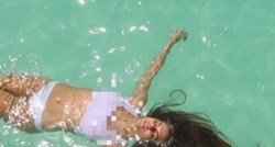 VIDEO Bivša cura Fernanda Alonsa pokazala bradavice plutajući u bazenu: "Božanstvena si"