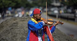SIMBOL PROSVJEDA Violinist u Venezueli izgubio sluh,  policija ga premlatila njegovom violinom