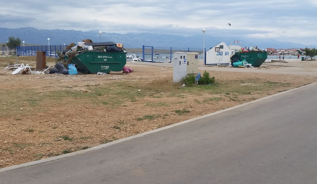 Turistička sezona počela, a na plažama smeće i radovi