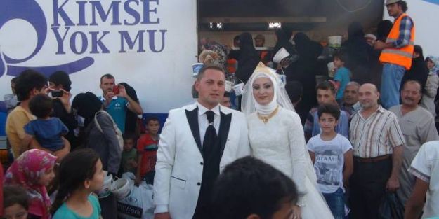 Mladenci umjesto gostiju pozvali i nahranili 4000 izbjeglica iz Sirije