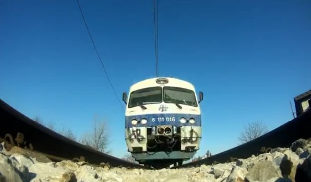 VIDEO Pogledajte kako bi izgledalo da iznad vas projuri vlak