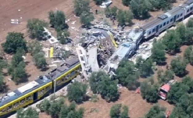 Teška nesreća u Italiji: U sudaru vlakova najmanje 12 mrtvih i deseci ozlijeđenih