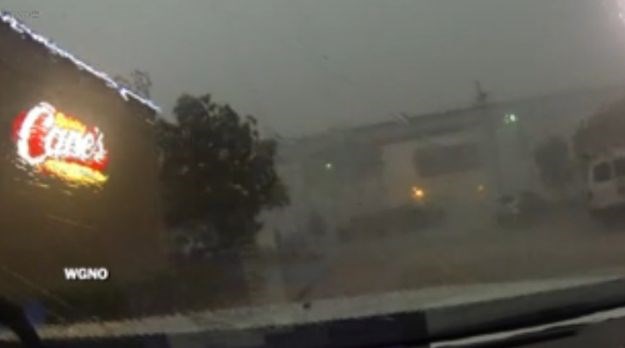 "Ovakav video ne vidite svaki dan": Vjetar u New Orleansu otpuhao vagone s mosta