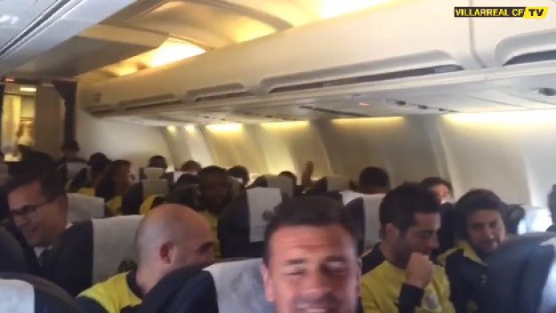 Igrači Villarreala u avionu saznali suparnika u polufinalu Europske lige: Pogledajte njihovu reakciju