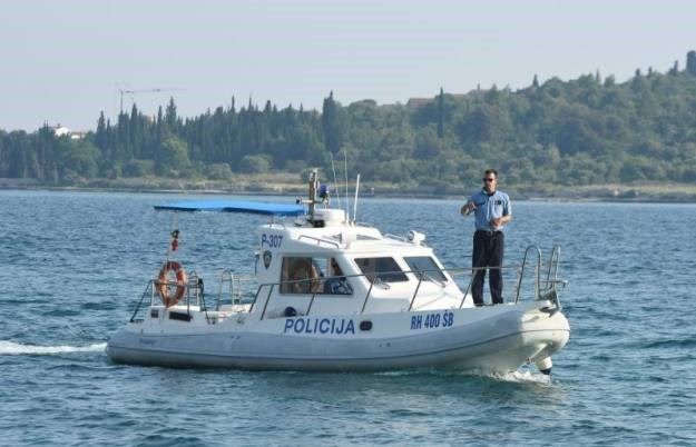 Nije imao odgovarajuće plovilo ni potrebno iskustvo: Češki jedriličar spašen u Velebitskom kanalu
