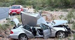 Frontalni sudar dva Mercedesa na vodičkoj obilaznici, poginula jedna osoba
