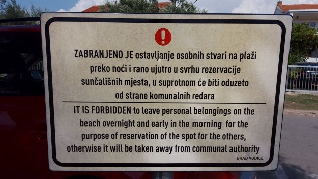 Iz Vodica se brane da su već ispravili grešku na tabli: "A tko je kriv? Pa onaj tko radi"